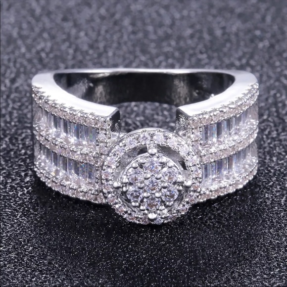 Luxury Unique Design 925 Silver Diamond Ring New - Picture 2 of 6